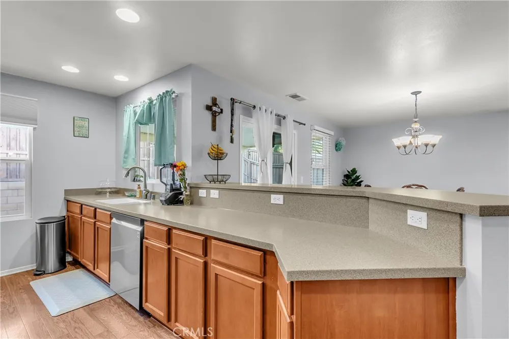 684 Julian Avenue San Jacinto, CA 92582