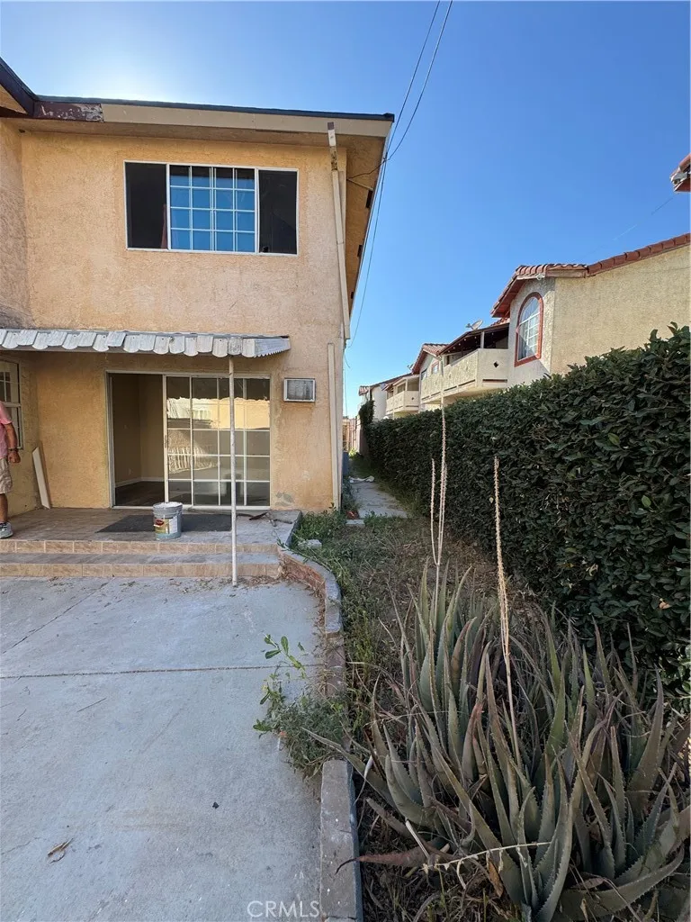 921 Carob Montebello, CA 90640