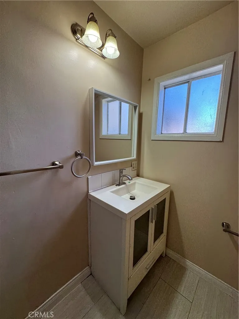 921 Carob Montebello, CA 90640