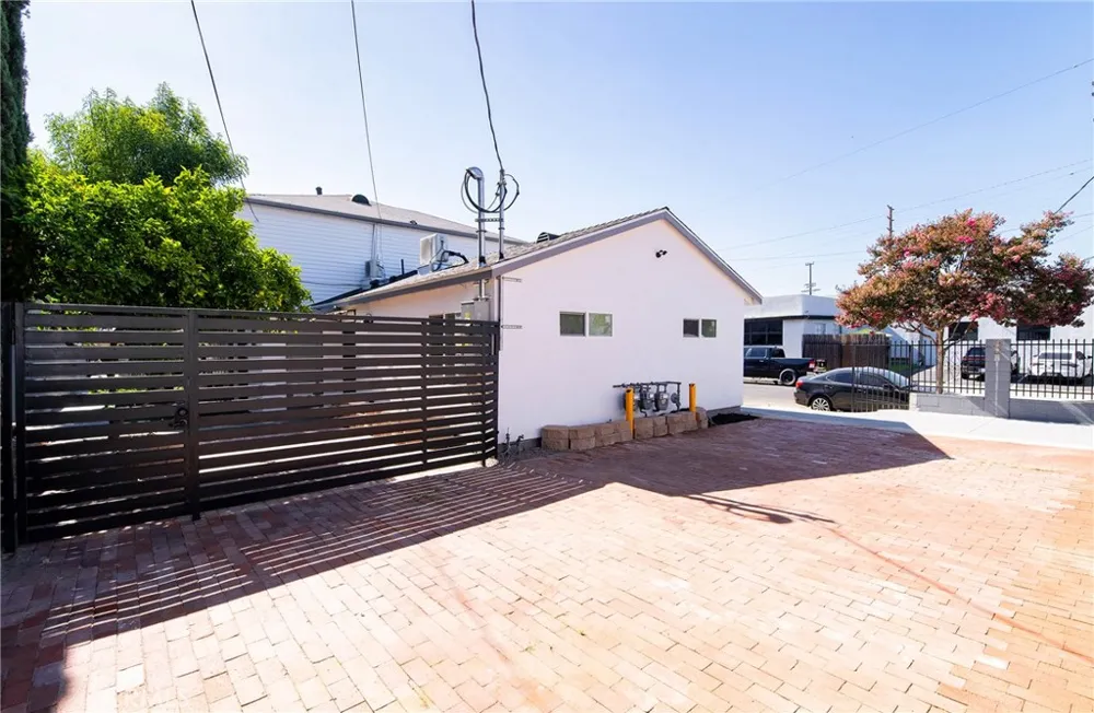 5334 Cleon Avenue North Hollywood, CA 91601