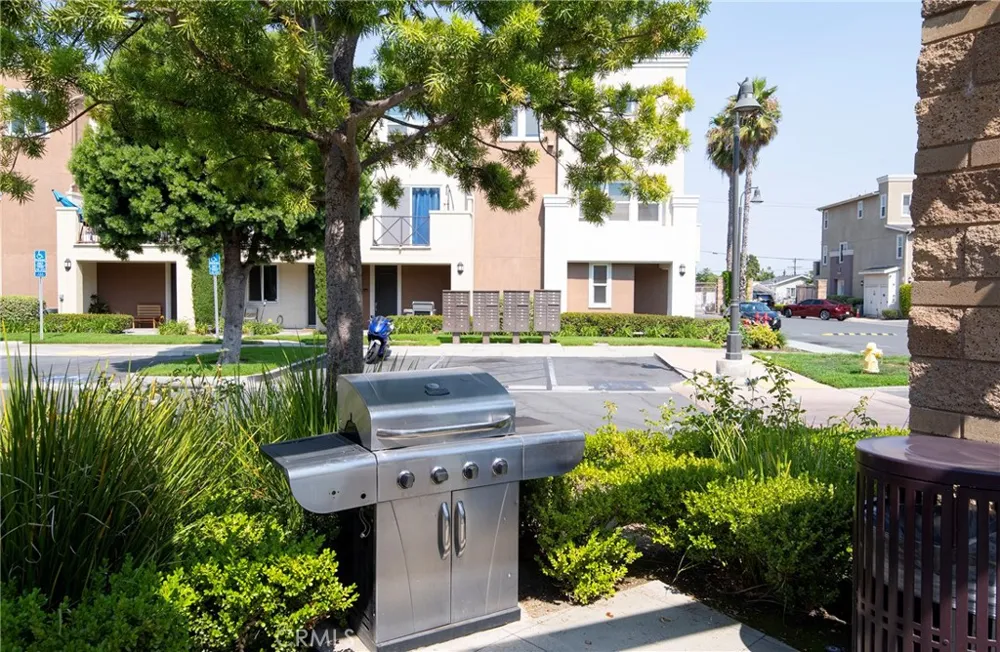 500 Willowbrook Avenue #F1 Compton, CA 90220