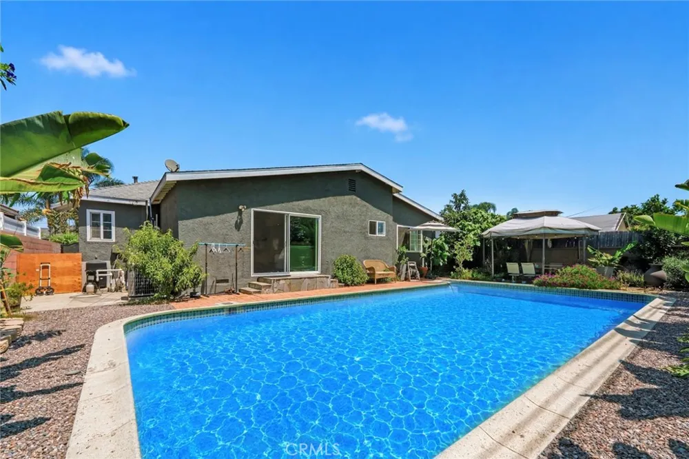 2526 E 220th Carson, CA 90810