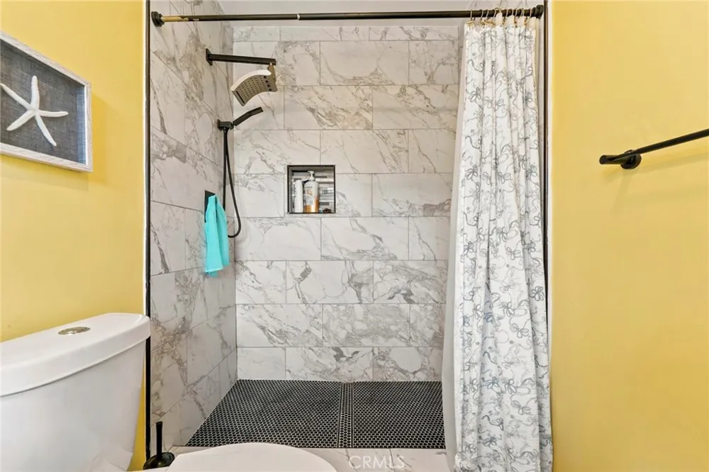 2526 E 220th Carson, CA 90810