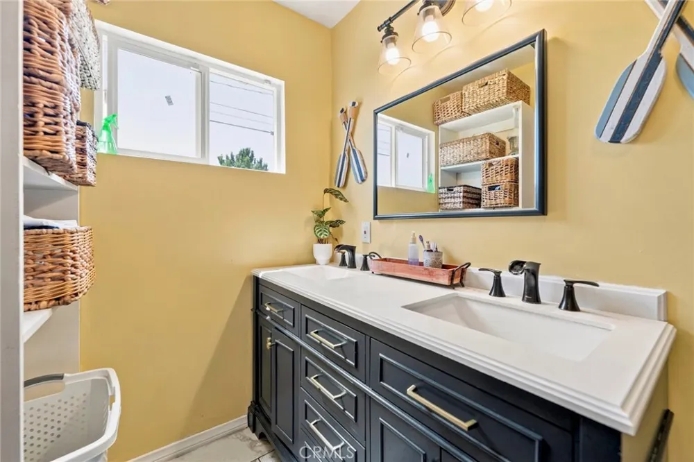 2526 E 220th Carson, CA 90810