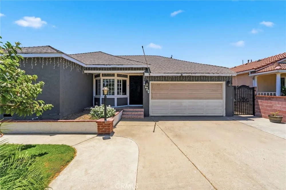 2526 E 220th Carson, CA 90810