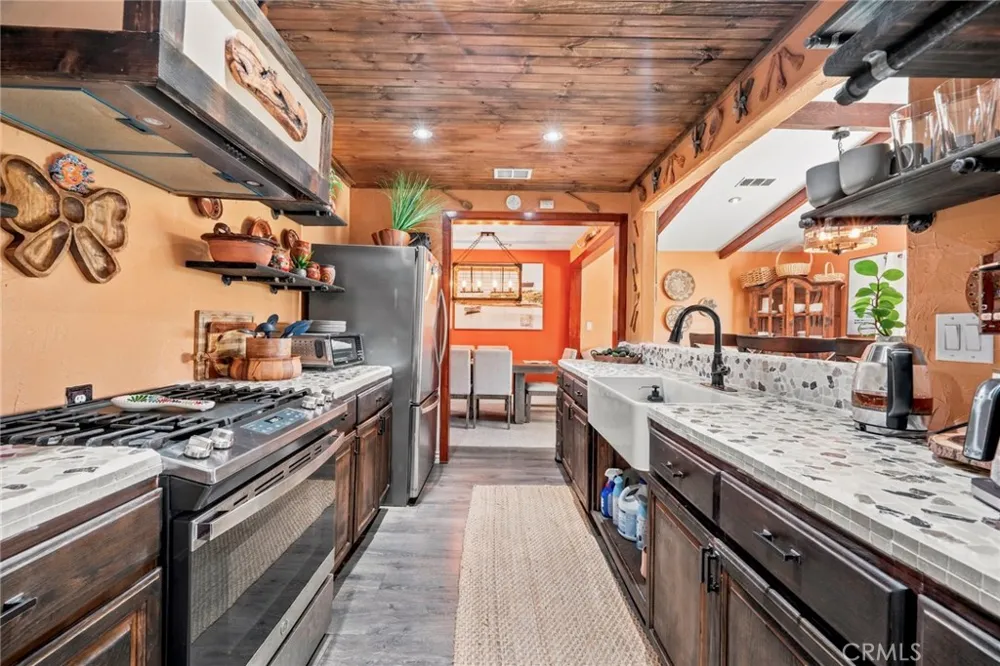 2526 E 220th Carson, CA 90810