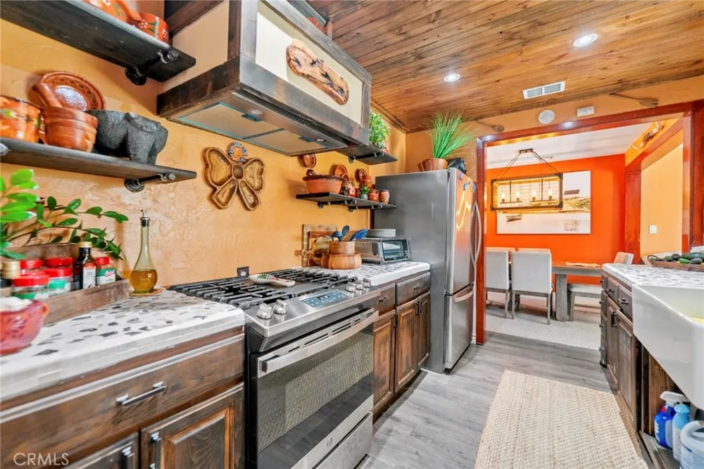 2526 E 220th Carson, CA 90810