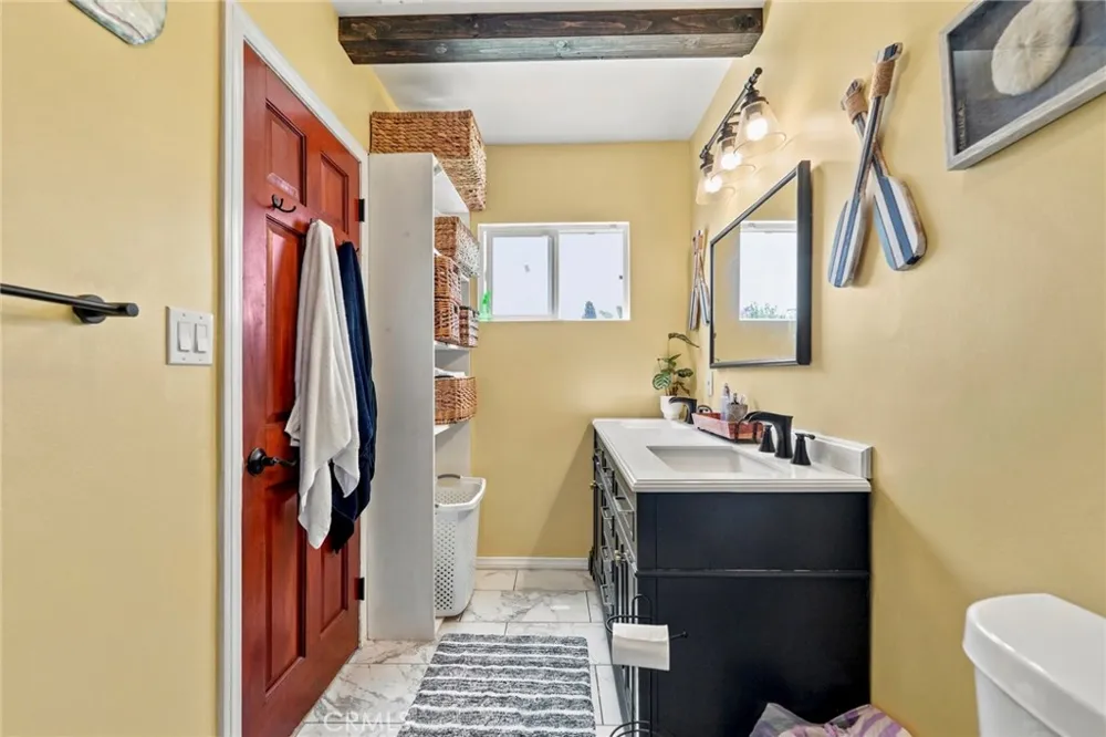 2526 E 220th Carson, CA 90810