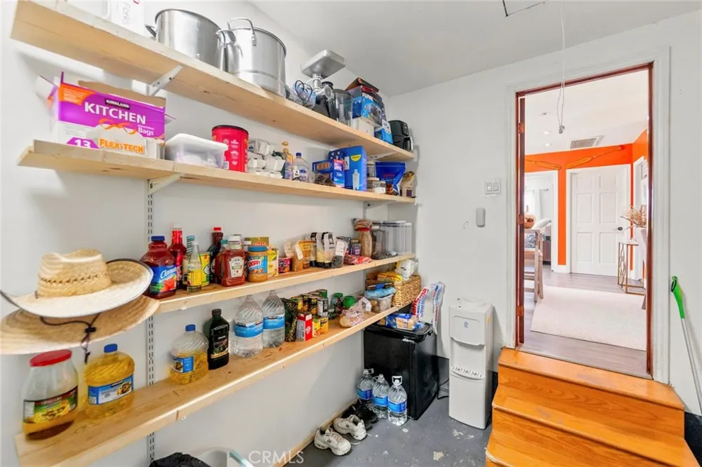 2526 E 220th Carson, CA 90810
