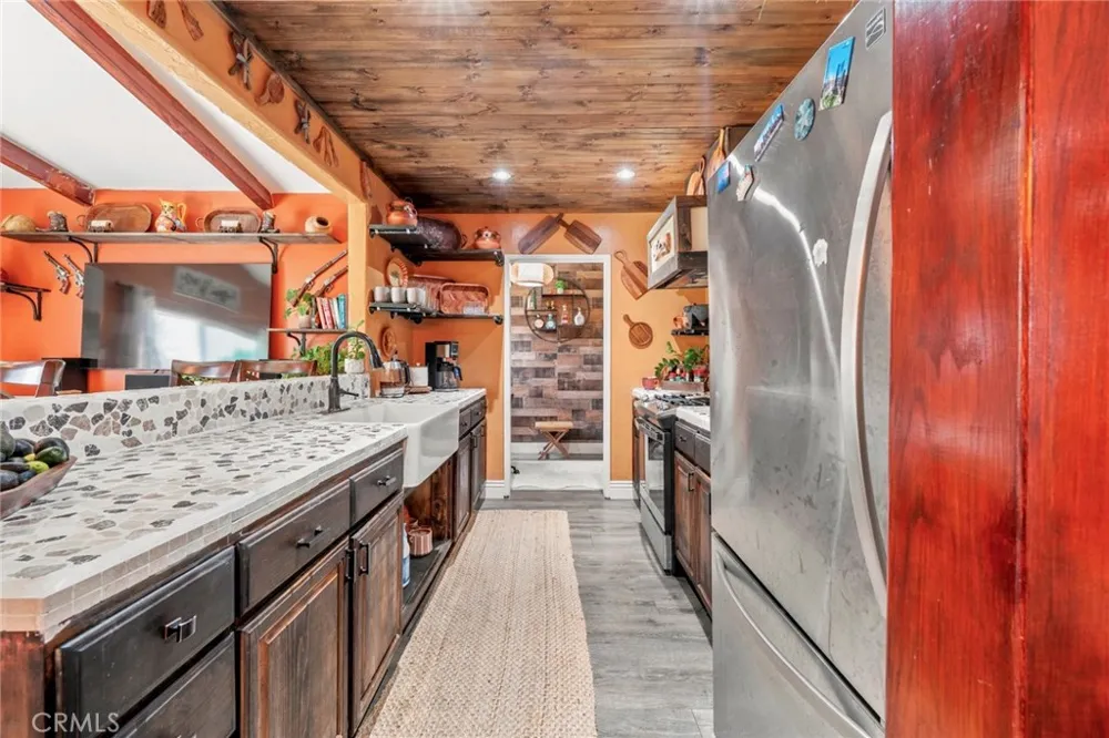 2526 E 220th Carson, CA 90810