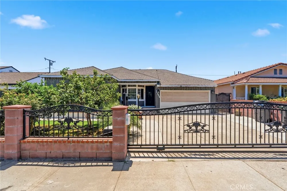 2526 E 220th Carson, CA 90810