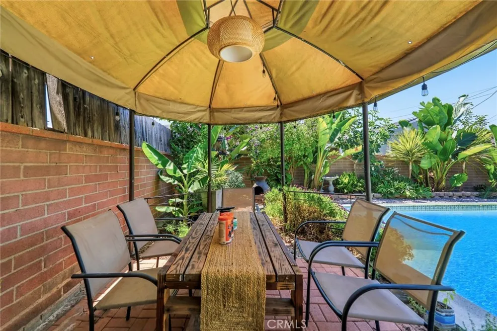 2526 E 220th Carson, CA 90810