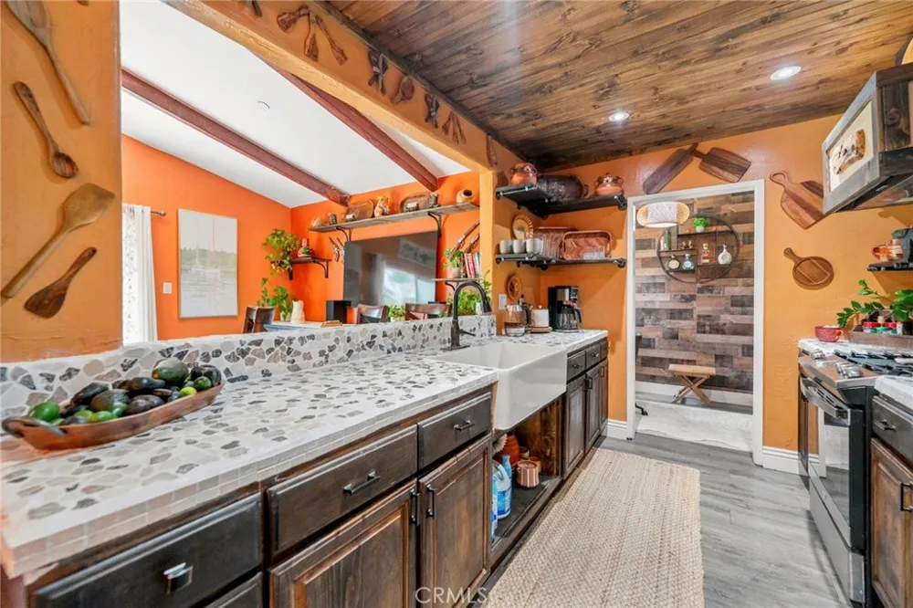 2526 E 220th Carson, CA 90810