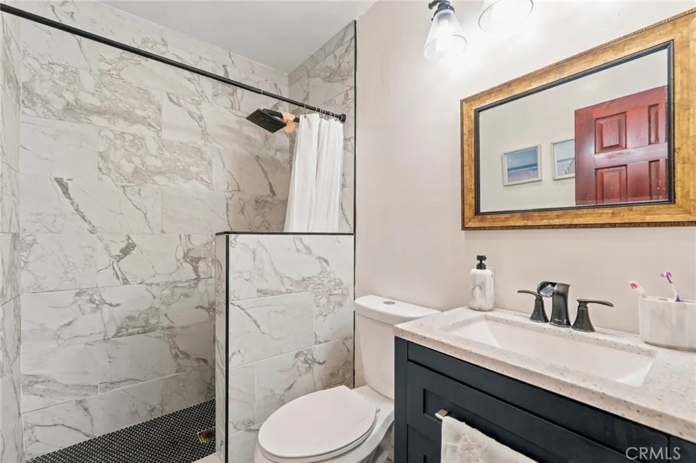 2526 E 220th Carson, CA 90810