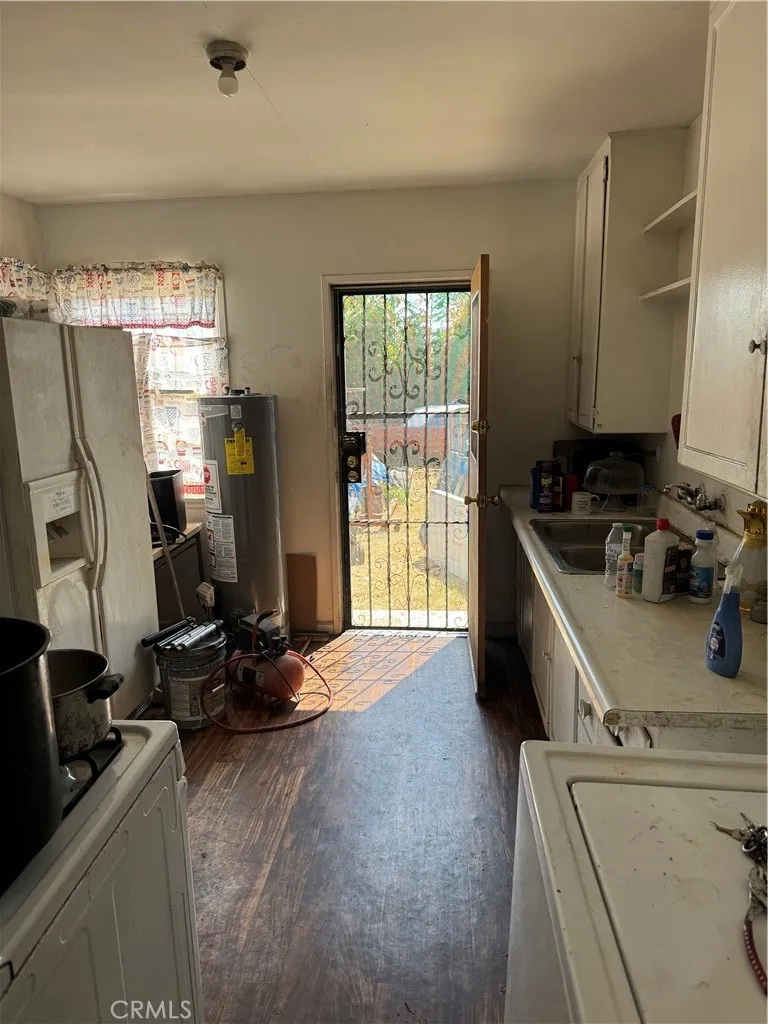 2100 Wilmington Compton, CA 90222