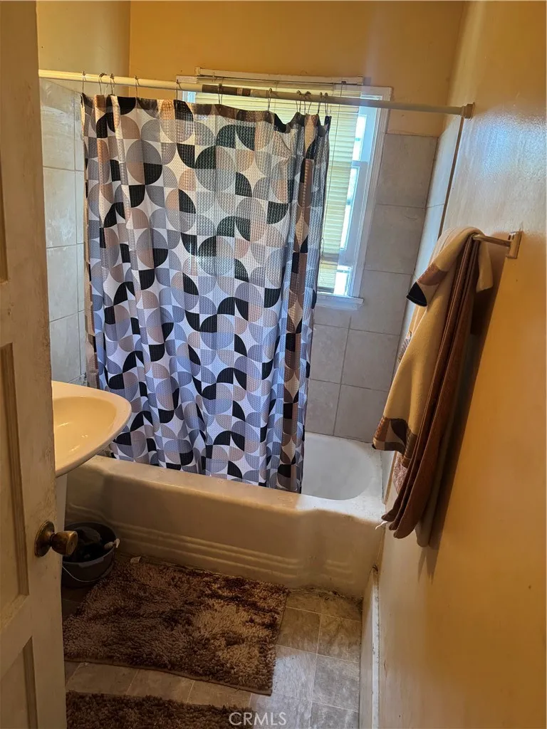2100 Wilmington Compton, CA 90222