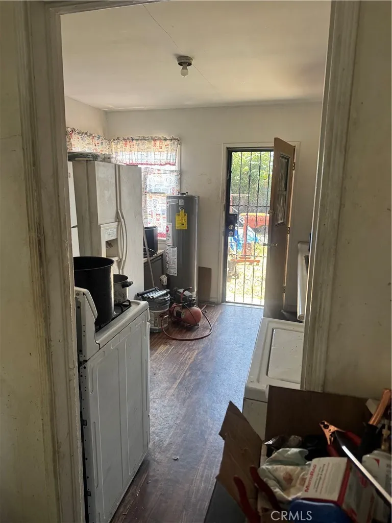 2100 Wilmington Compton, CA 90222
