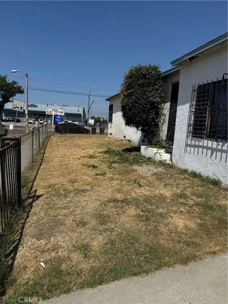2100 Wilmington Compton, CA 90222