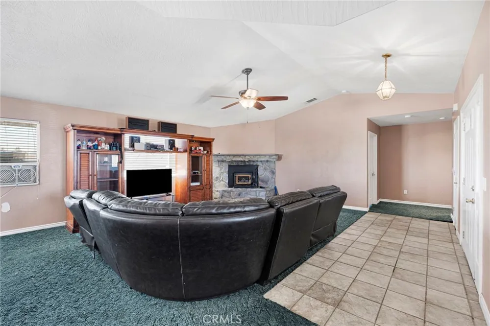 10439 Mesa Oak Hills, CA 92344