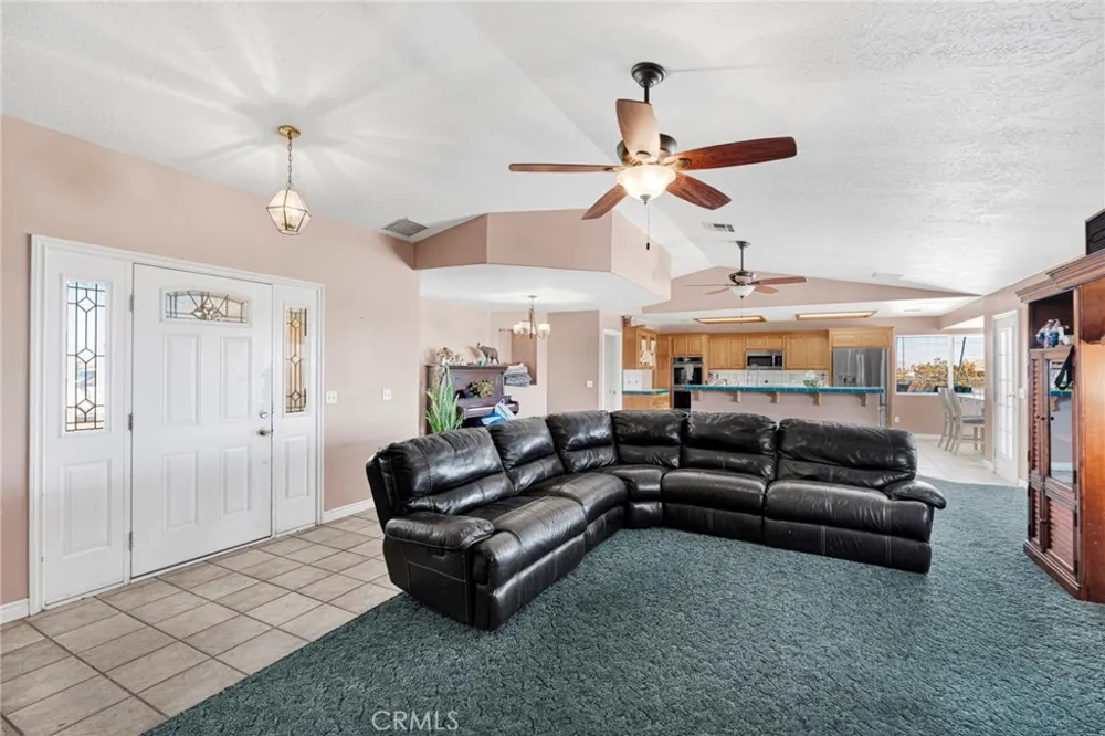 10439 Mesa Oak Hills, CA 92344