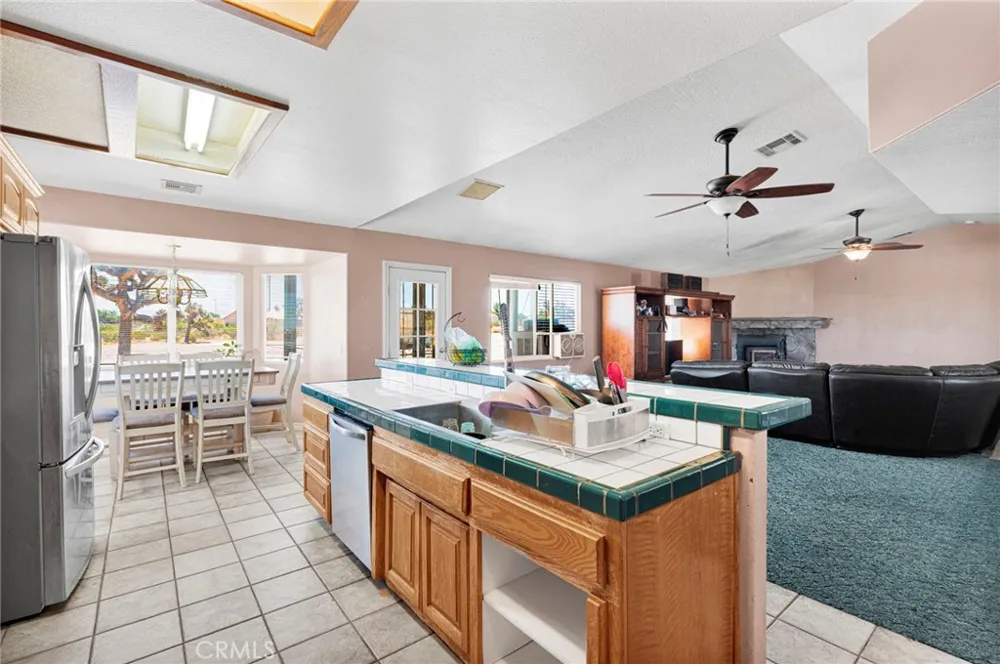10439 Mesa Oak Hills, CA 92344