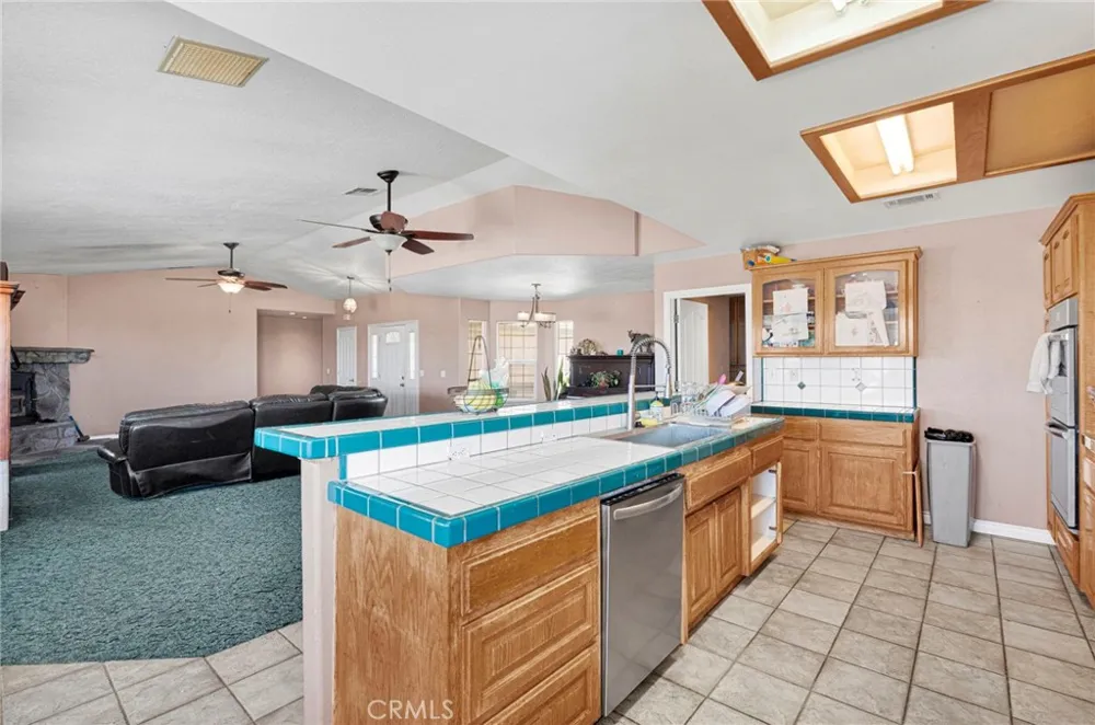 10439 Mesa Oak Hills, CA 92344