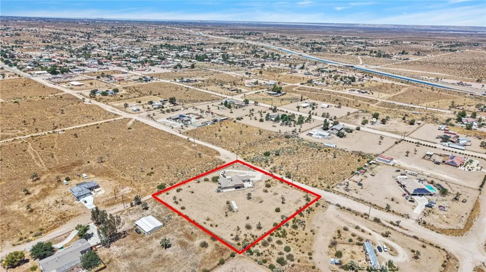 10439 Mesa Oak Hills, CA 92344