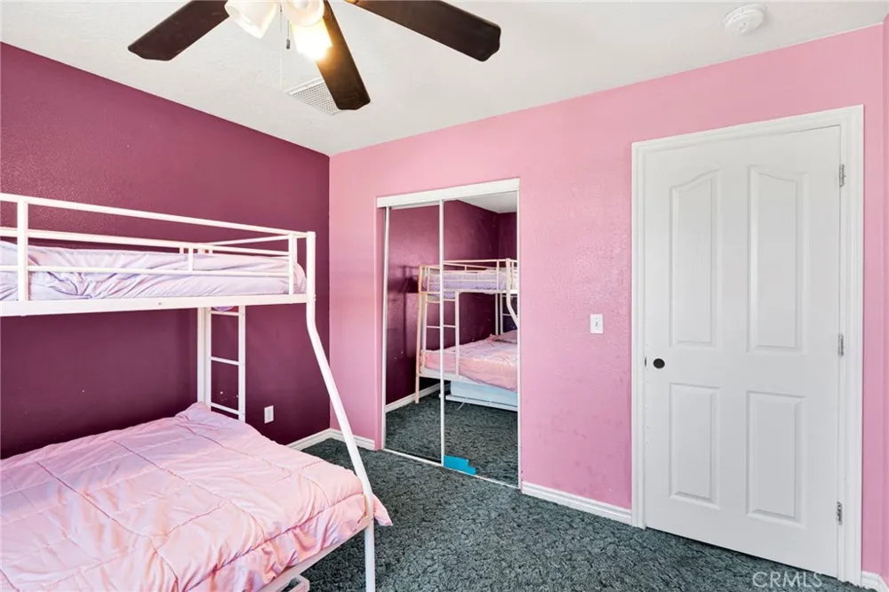 10439 Mesa Oak Hills, CA 92344