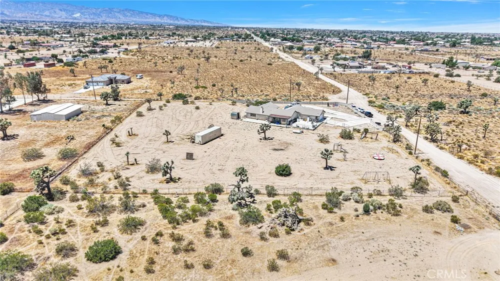 10439 Mesa Oak Hills, CA 92344