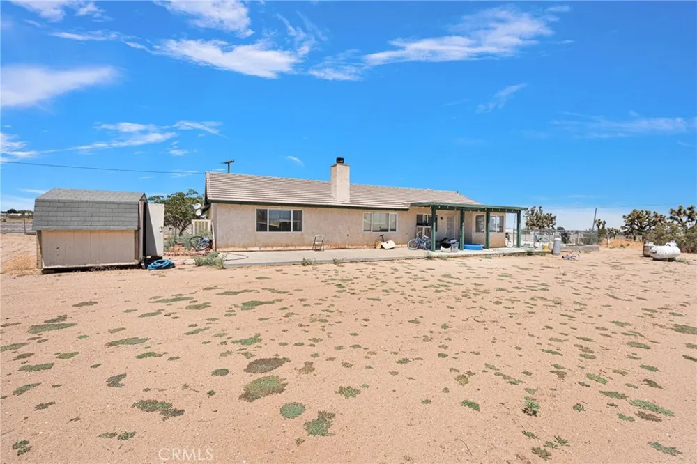 10439 Mesa Oak Hills, CA 92344