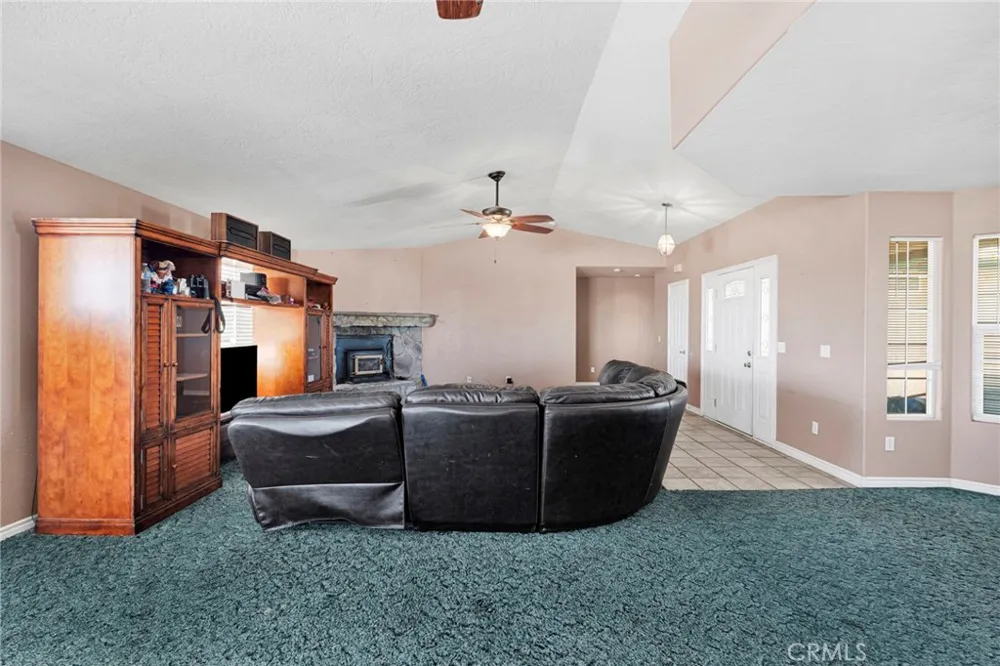 10439 Mesa Oak Hills, CA 92344