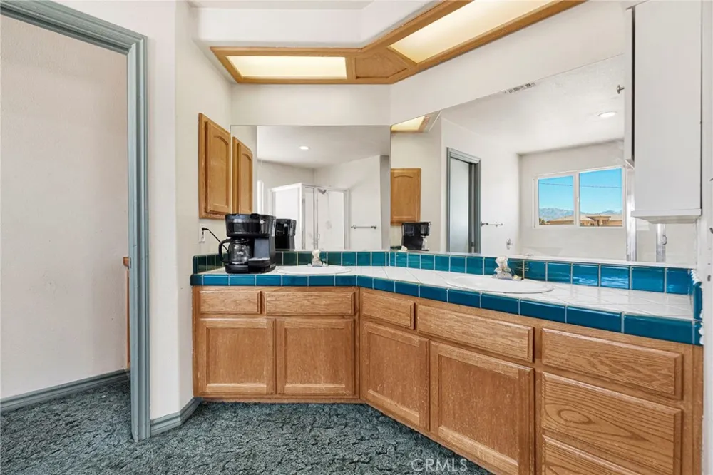 10439 Mesa Oak Hills, CA 92344
