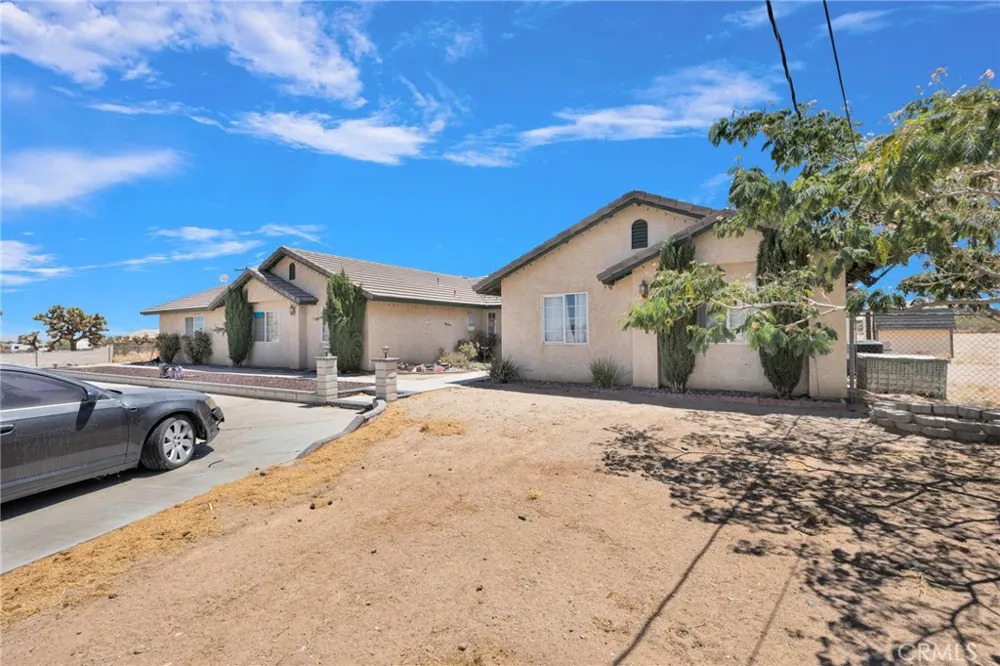 10439 Mesa Oak Hills, CA 92344