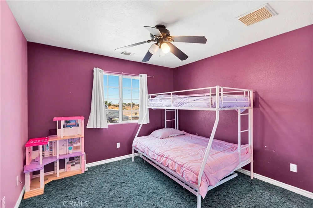 10439 Mesa Oak Hills, CA 92344