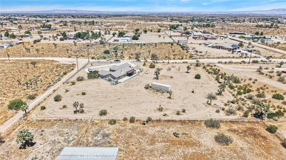 10439 Mesa Oak Hills, CA 92344