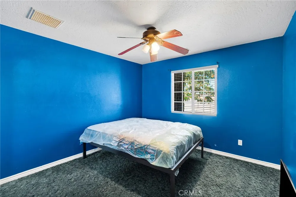 10439 Mesa Oak Hills, CA 92344