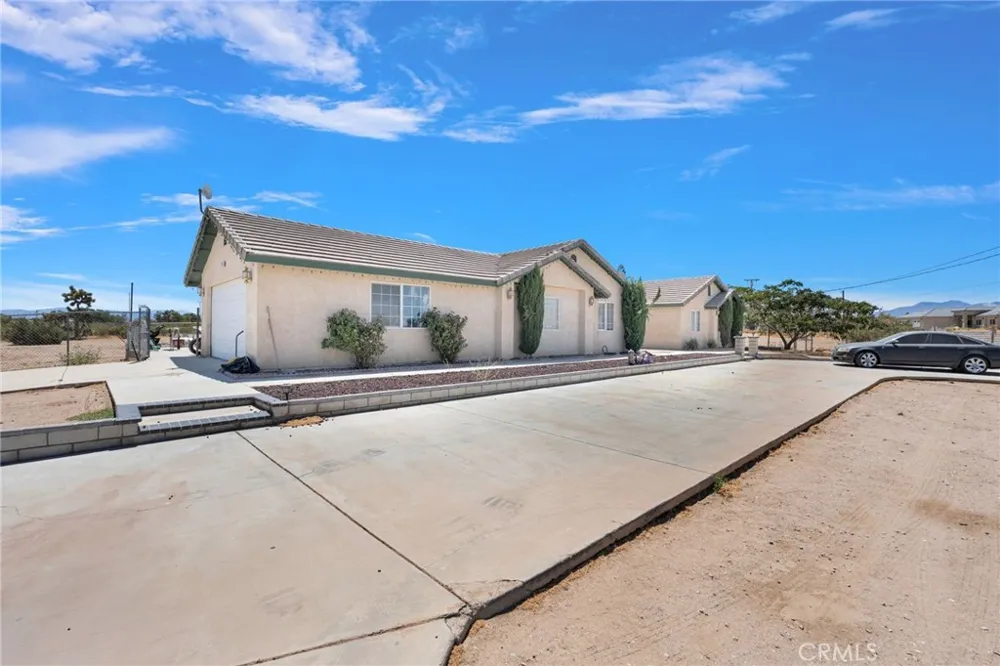 10439 Mesa Oak Hills, CA 92344