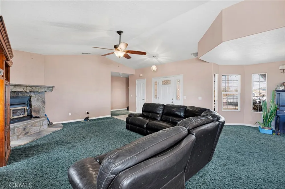 10439 Mesa Oak Hills, CA 92344