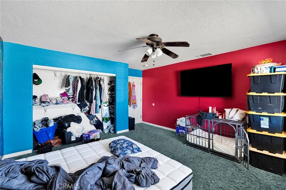 10439 Mesa Oak Hills, CA 92344