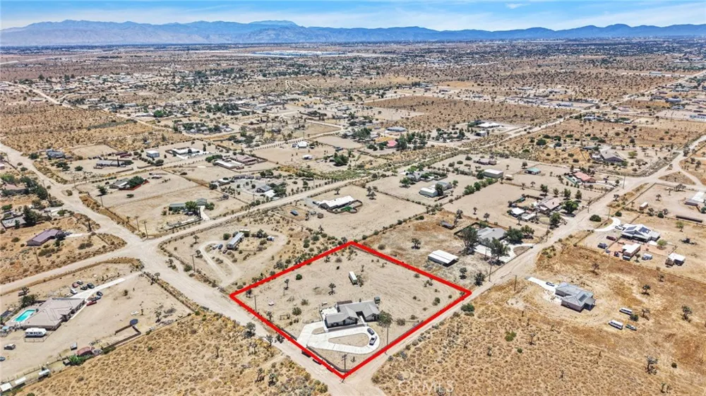 10439 Mesa Oak Hills, CA 92344