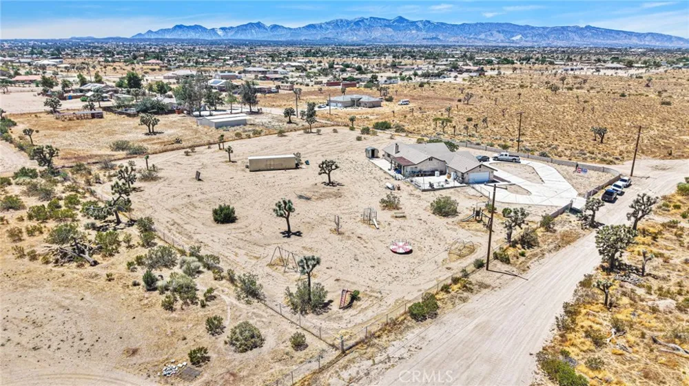 10439 Mesa Oak Hills, CA 92344
