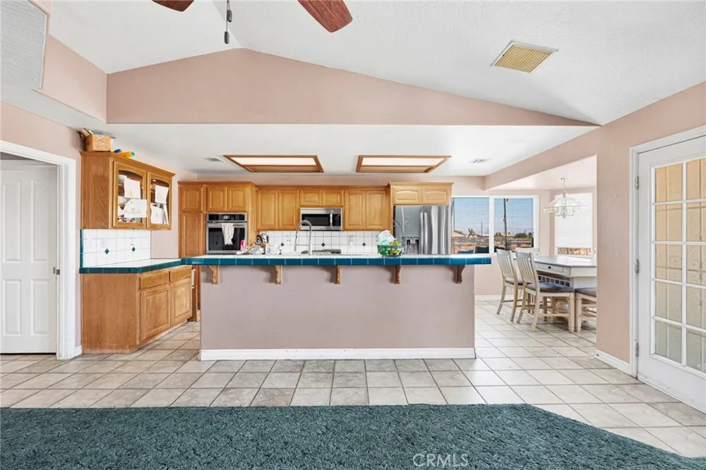 10439 Mesa Oak Hills, CA 92344