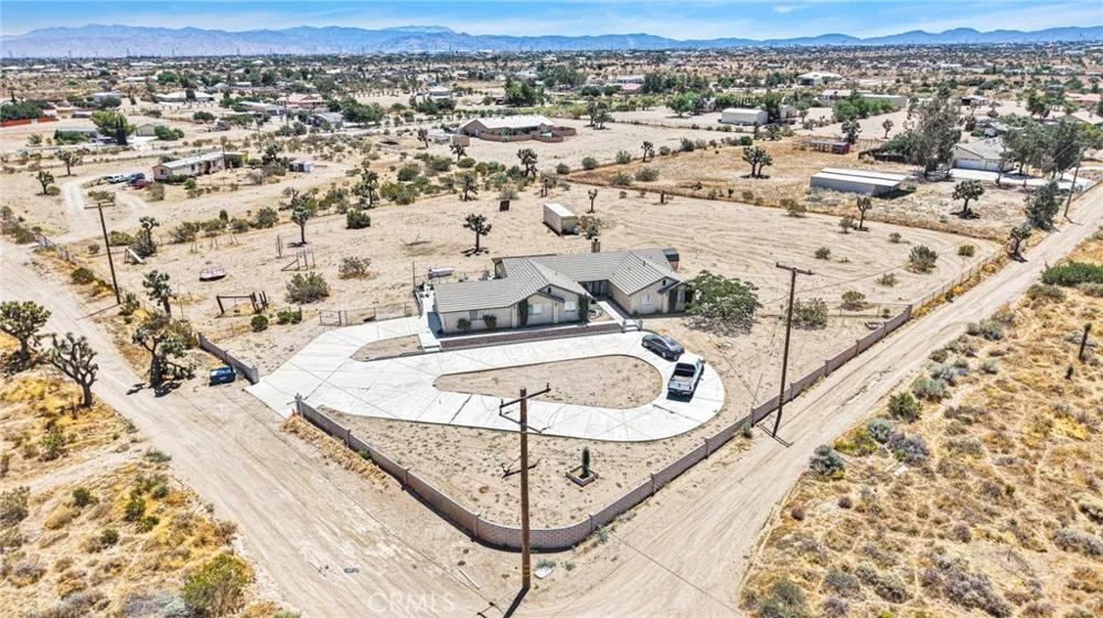 10439 Mesa Oak Hills, CA 92344