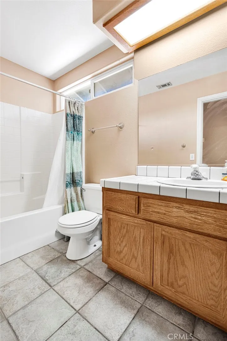 10439 Mesa Oak Hills, CA 92344
