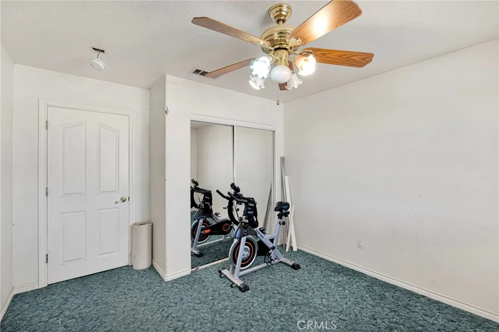 10439 Mesa Oak Hills, CA 92344