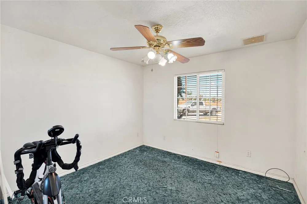 10439 Mesa Oak Hills, CA 92344