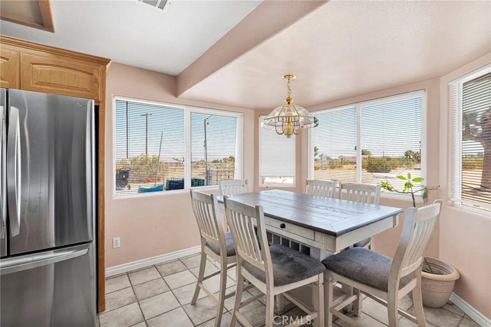 10439 Mesa Oak Hills, CA 92344