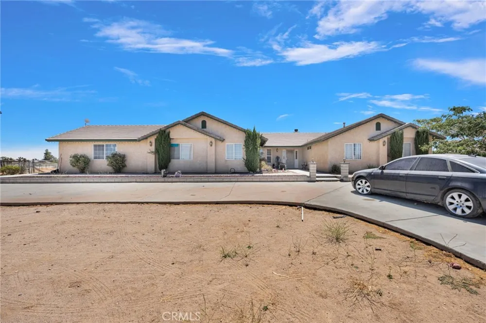 10439 Mesa Oak Hills, CA 92344
