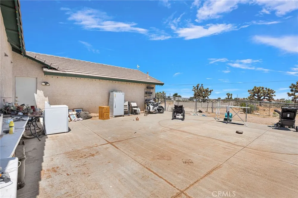 10439 Mesa Oak Hills, CA 92344
