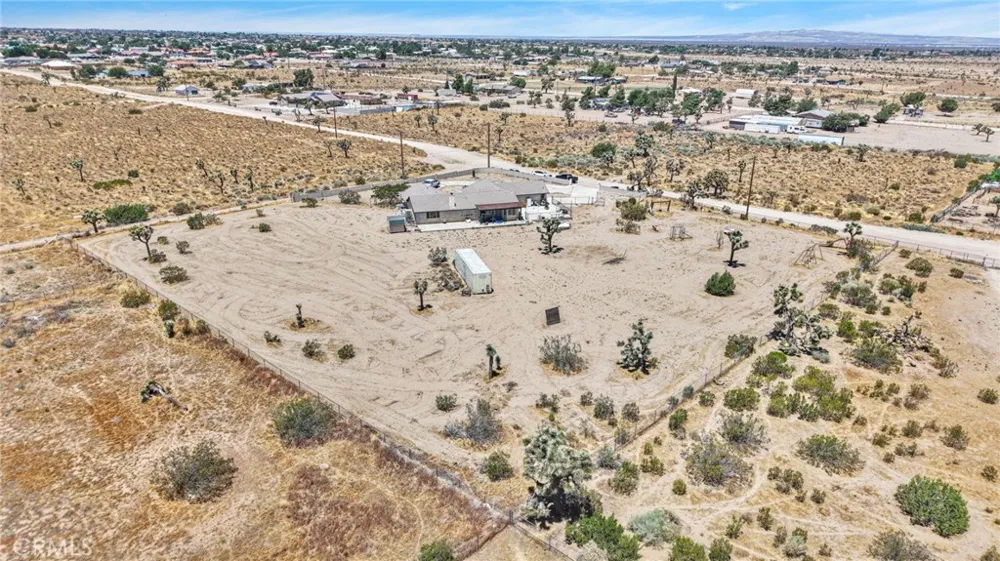 10439 Mesa Oak Hills, CA 92344